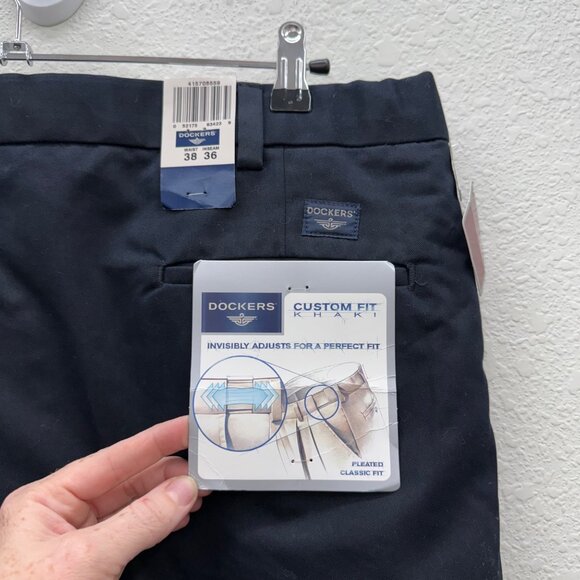 Dockers Pleated Custom Classic Fit Business Casual Pants Mens size 38x36 NEW - Picture 3 of 6